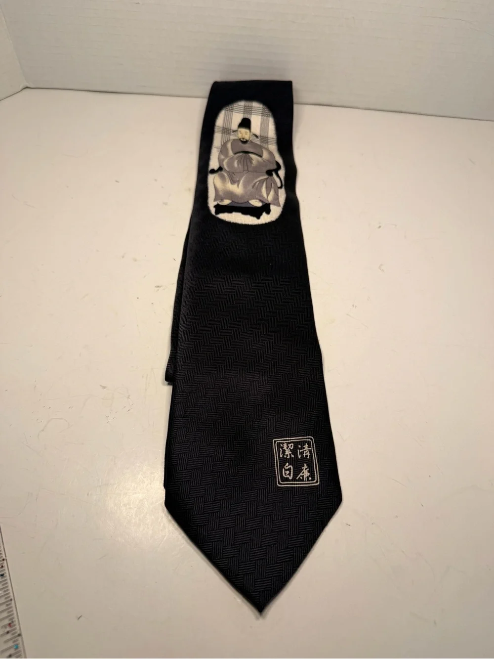 Color Uomo Black Silk Necktie with Asian Art Figure Graphic and Kanji Script